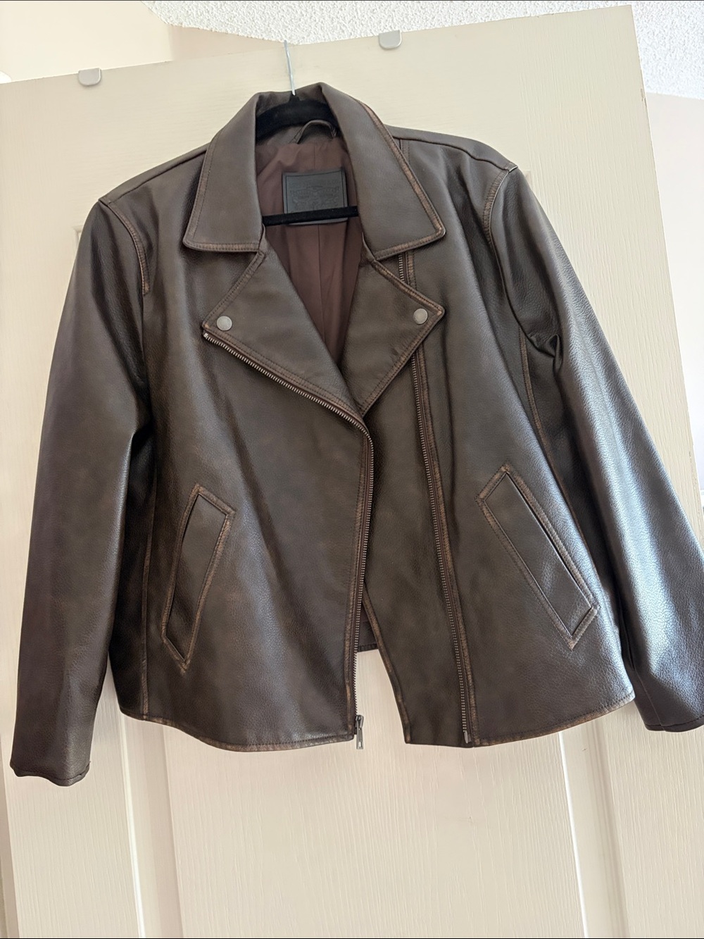Signature by Levi Strauss ladies stressed  Brown Leather Jacket. XL NEW